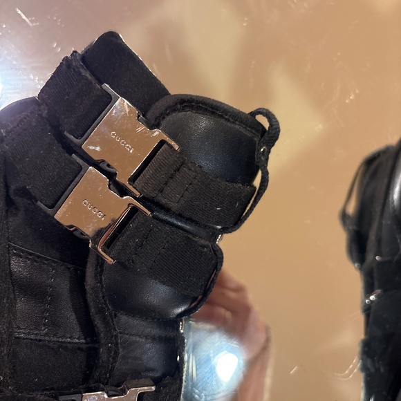 Gucci black mens sneaker sz42. leather gucci hardware clasps - Picture 2 of 6